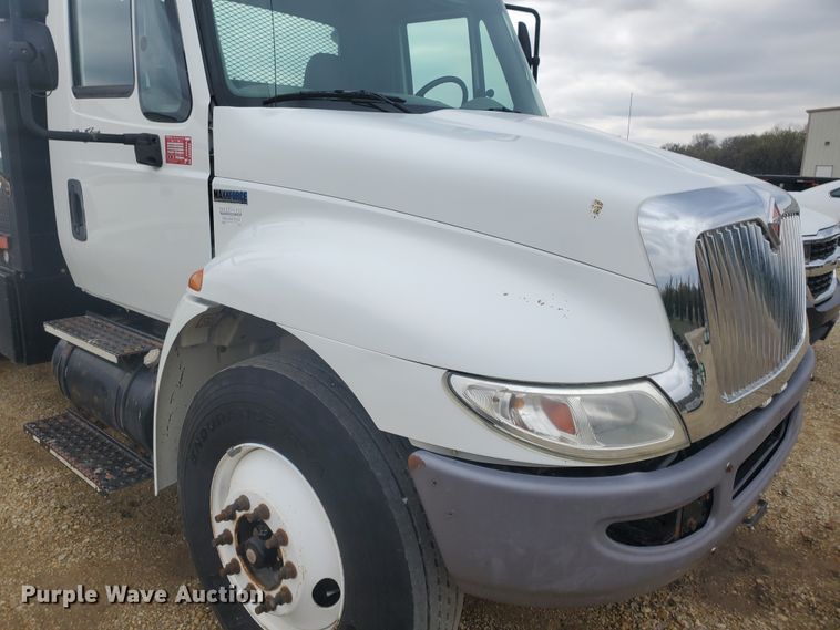 image for item IX9807 2012 International DuraStar 4300  flat bed truck