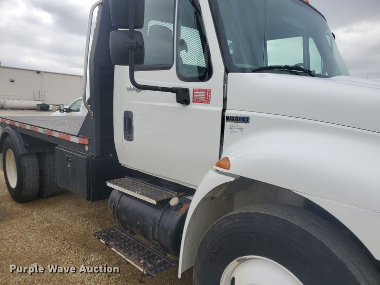 image for item IX9807 2012 International DuraStar 4300  flat bed truck