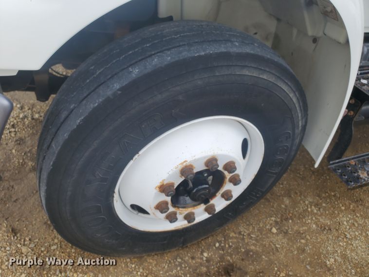 image for item IX9807 2012 International DuraStar 4300  flat bed truck