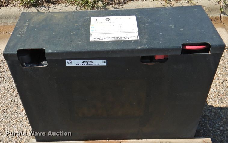 image for item JX9936 Deka ChargeMate  forklift battery charger