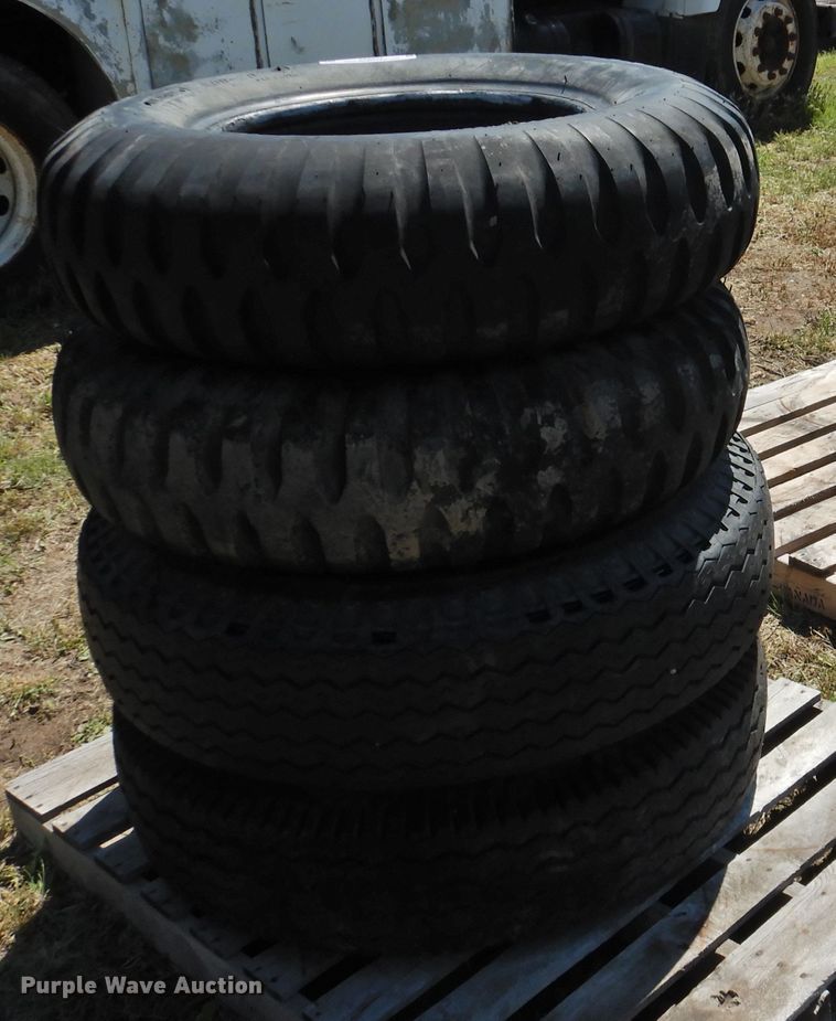image for item JX9942 (9) tires