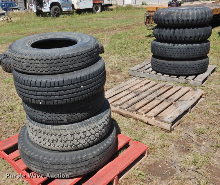 image for item JX9942 (9) tires