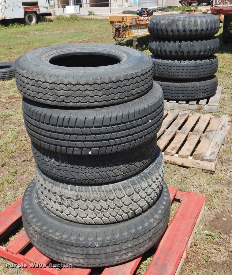 image for item JX9942 (9) tires