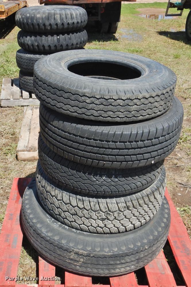 image for item JX9942 (9) tires