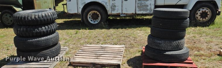 image for item JX9942 (9) tires