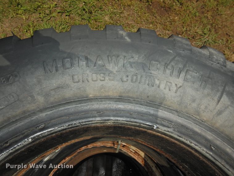 image for item JX9942 (9) tires
