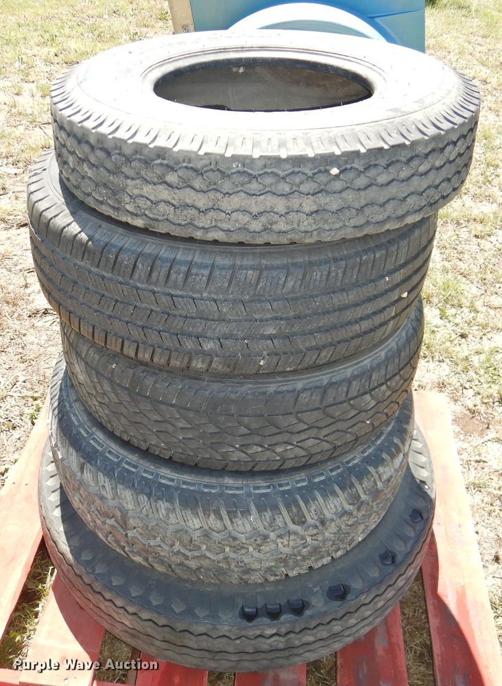 image for item JX9942 (9) tires