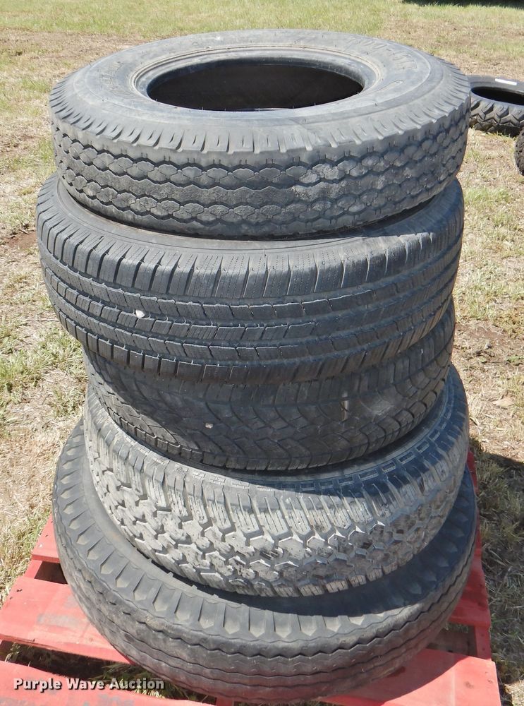 image for item JX9942 (9) tires