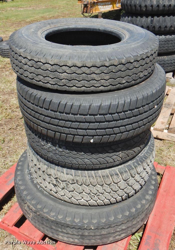 image for item JX9942 (9) tires
