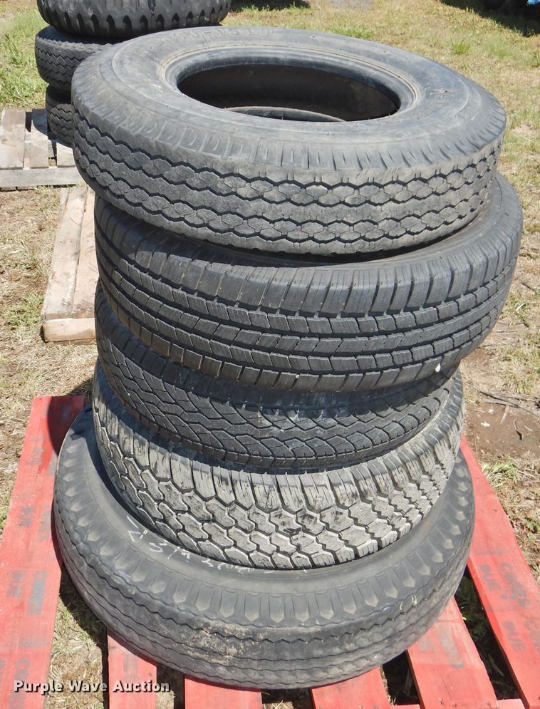 image for item JX9942 (9) tires