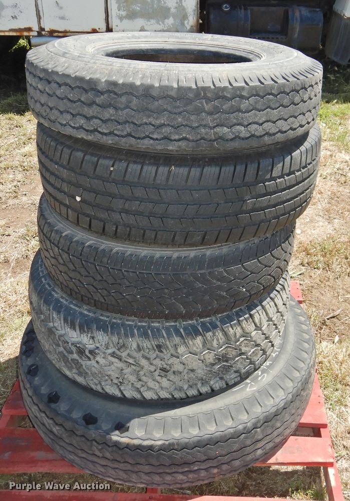 image for item JX9942 (9) tires