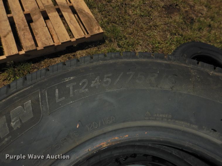 image for item JX9942 (9) tires