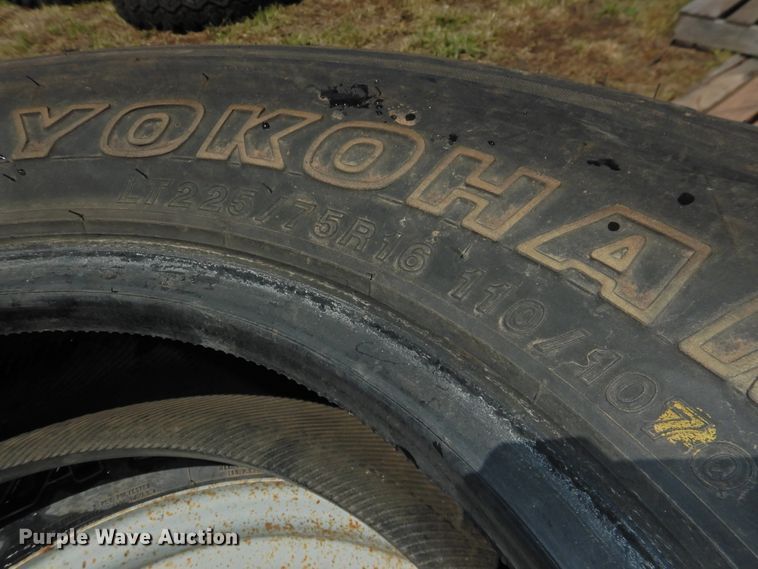 image for item JX9942 (9) tires