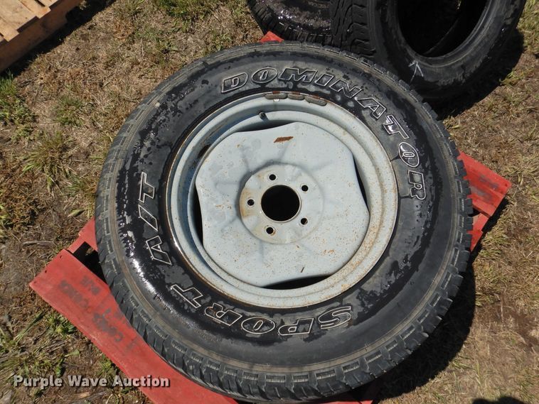image for item JX9942 (9) tires