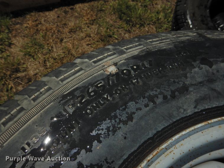 image for item JX9942 (9) tires