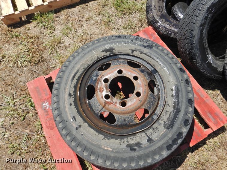 image for item JX9942 (9) tires