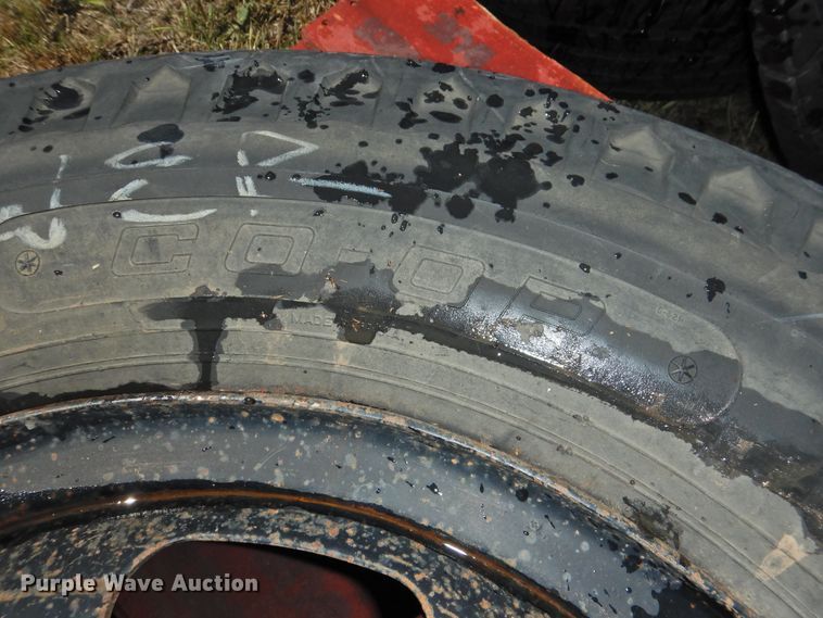 image for item JX9942 (9) tires