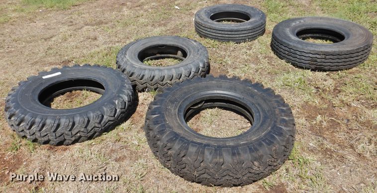 image for item JX9943 (5) tires