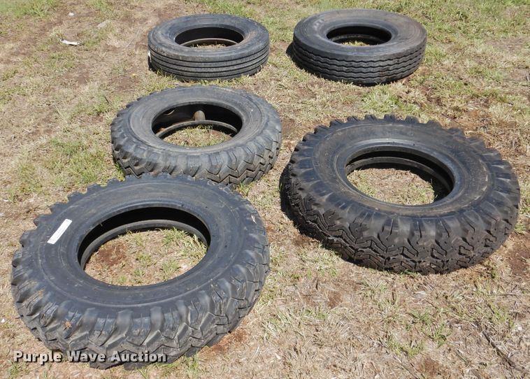 image for item JX9943 (5) tires