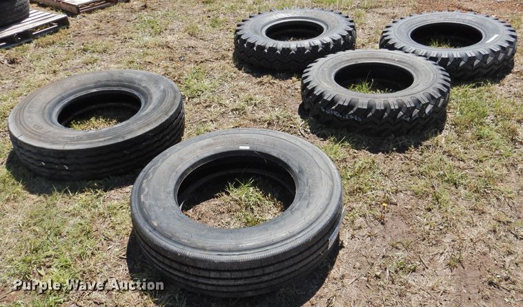 image for item JX9943 (5) tires