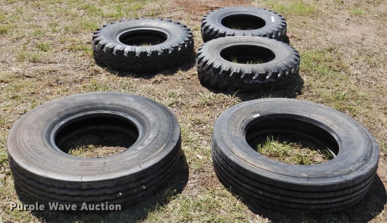 image for item JX9943 (5) tires