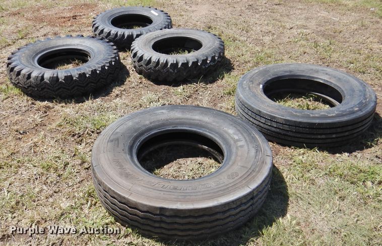 image for item JX9943 (5) tires