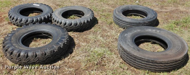 image for item JX9943 (5) tires