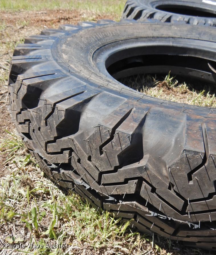 image for item JX9943 (5) tires