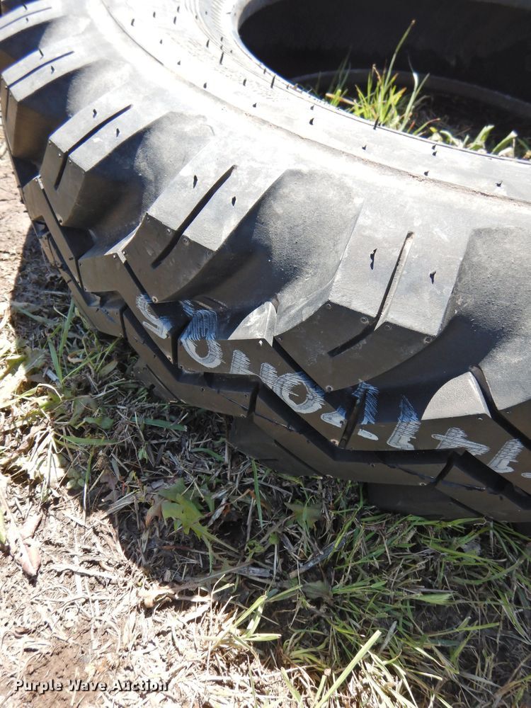 image for item JX9943 (5) tires