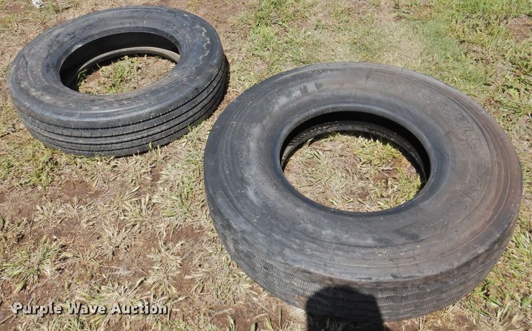 image for item JX9943 (5) tires