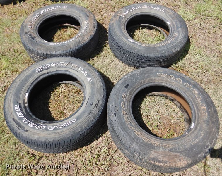 image for item JX9944 (12) tires
