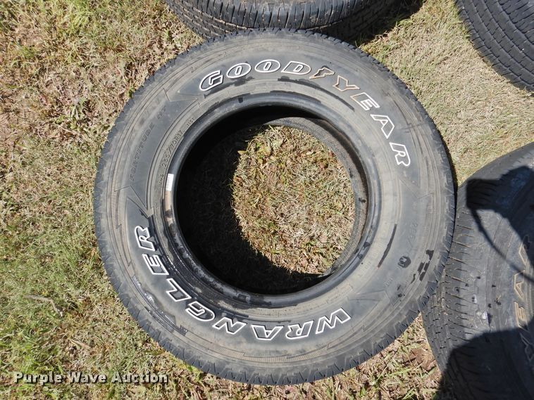 image for item JX9944 (12) tires