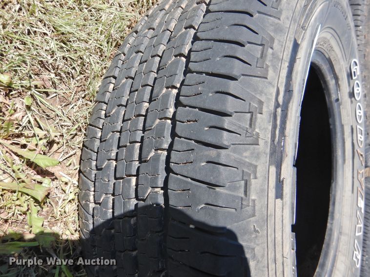 image for item JX9944 (12) tires