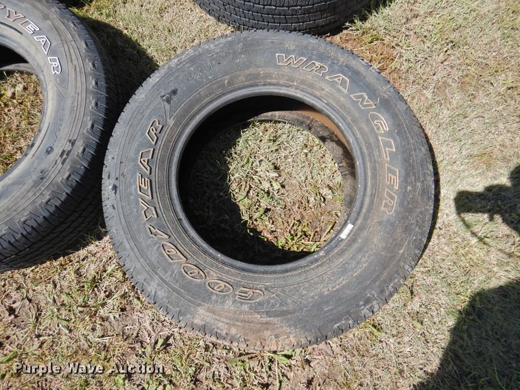 image for item JX9944 (12) tires