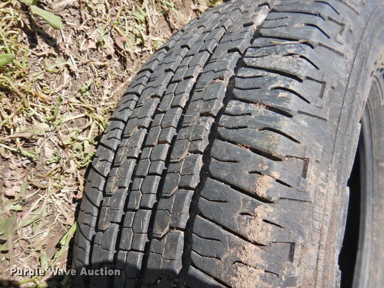 image for item JX9944 (12) tires