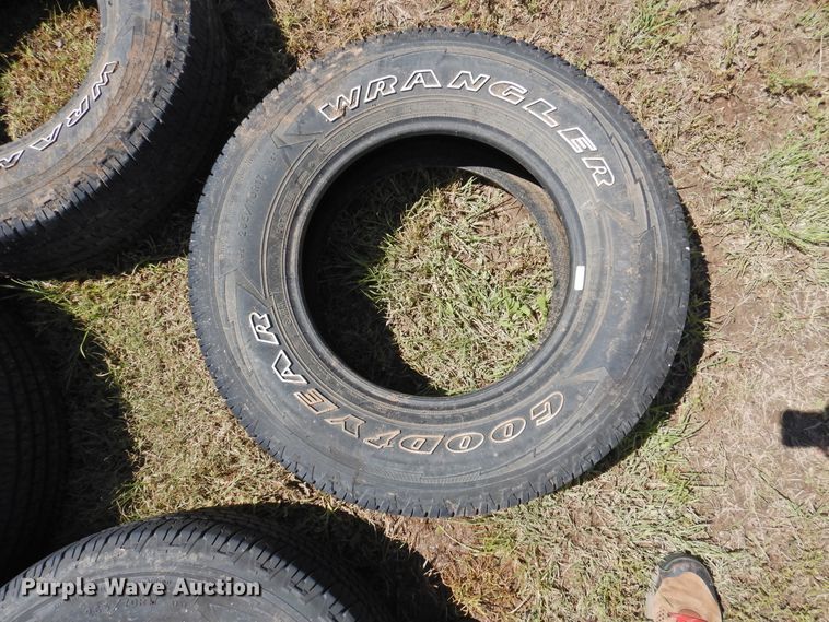 image for item JX9944 (12) tires