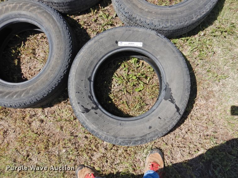 image for item JX9944 (12) tires