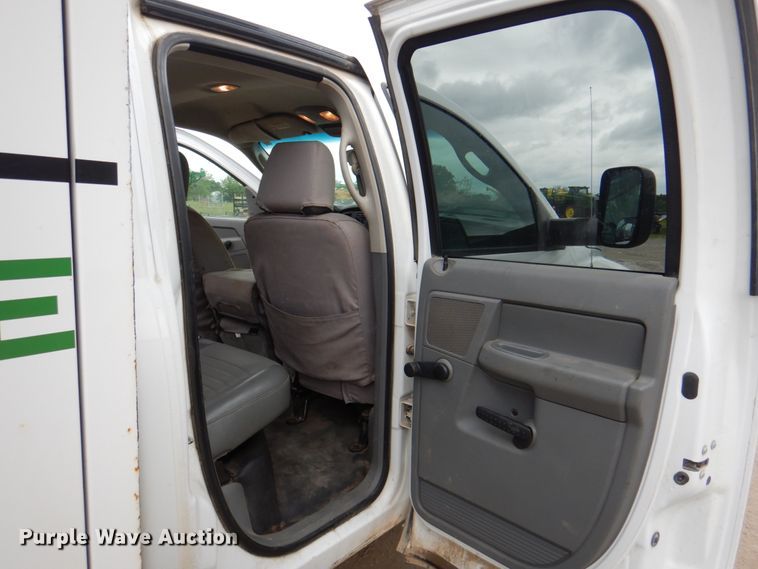 image for item JY9957 2008 Dodge Ram 5500 HD  utility / service truck