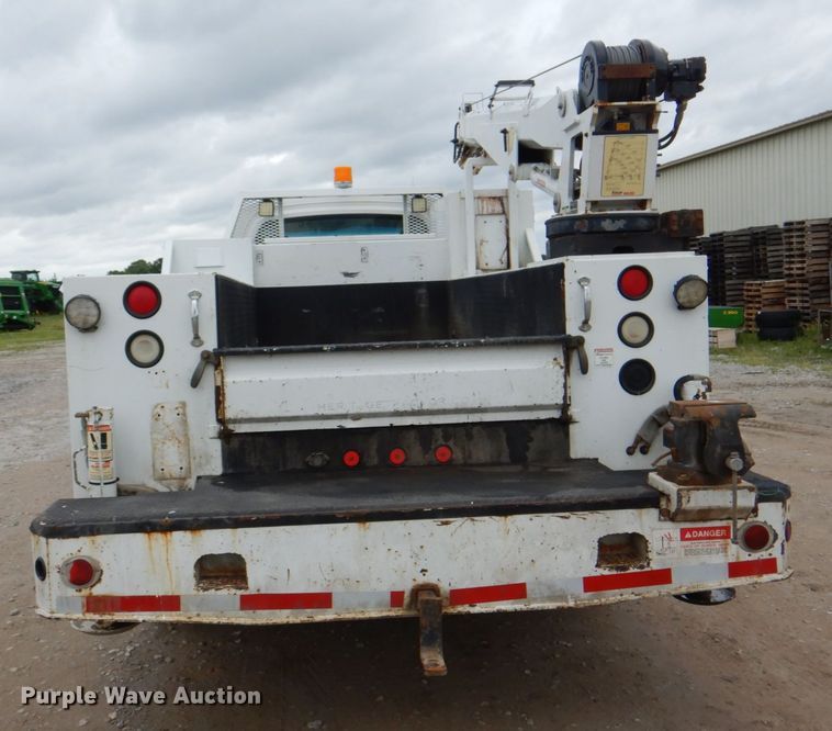 image for item JY9958 2005 GMC C5500  utility / service truck