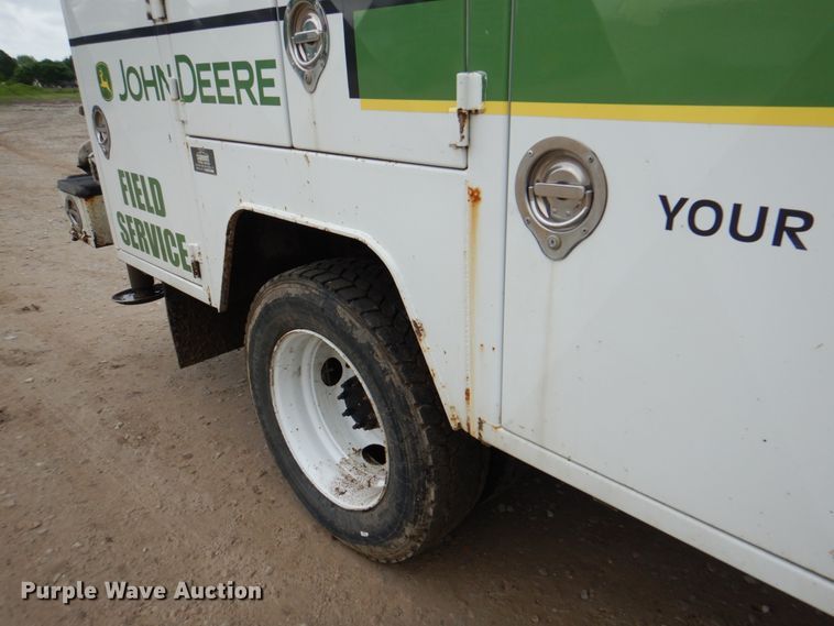 image for item JY9958 2005 GMC C5500  utility / service truck