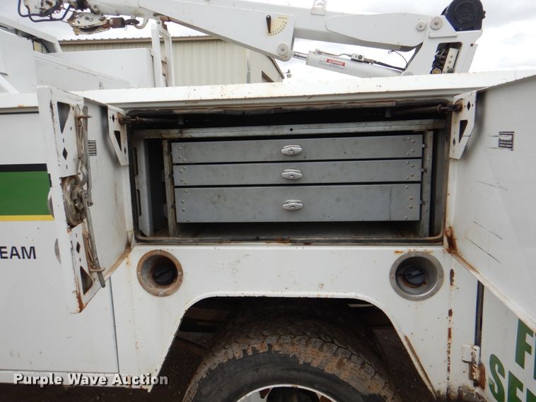 image for item JY9958 2005 GMC C5500  utility / service truck