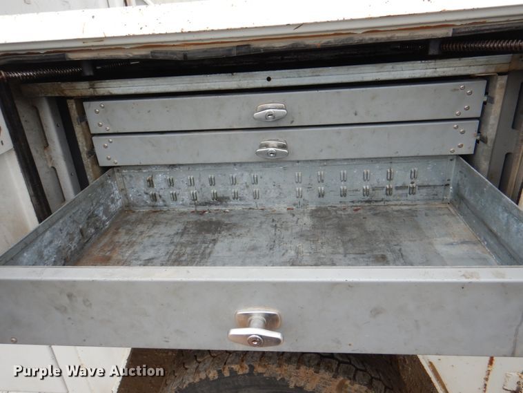 image for item JY9958 2005 GMC C5500  utility / service truck