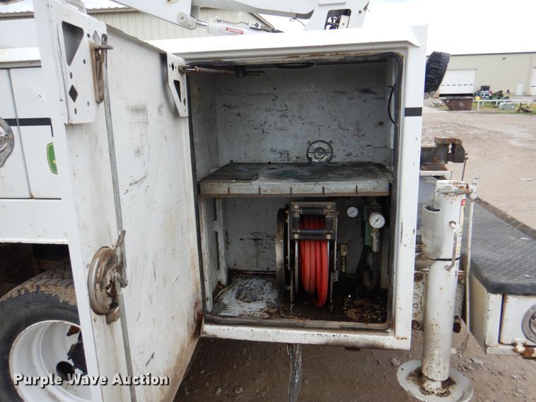 image for item JY9958 2005 GMC C5500  utility / service truck