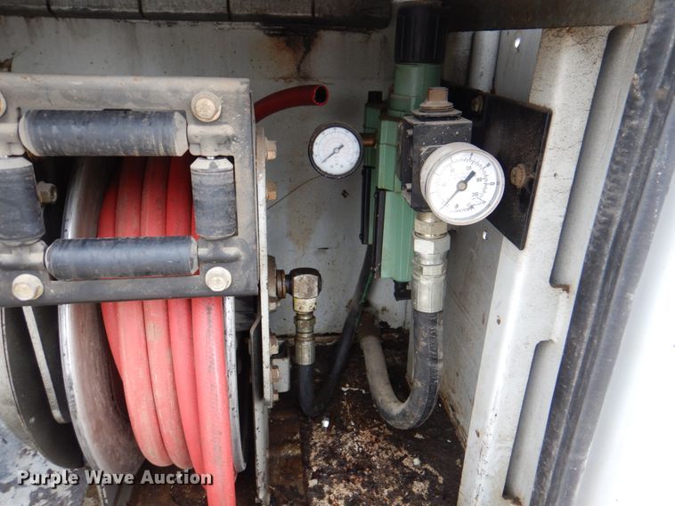 image for item JY9958 2005 GMC C5500  utility / service truck