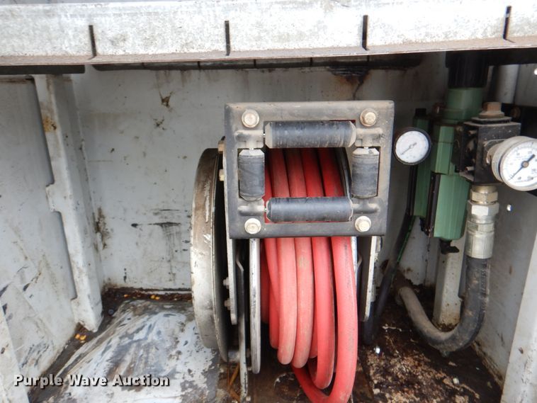 image for item JY9958 2005 GMC C5500  utility / service truck