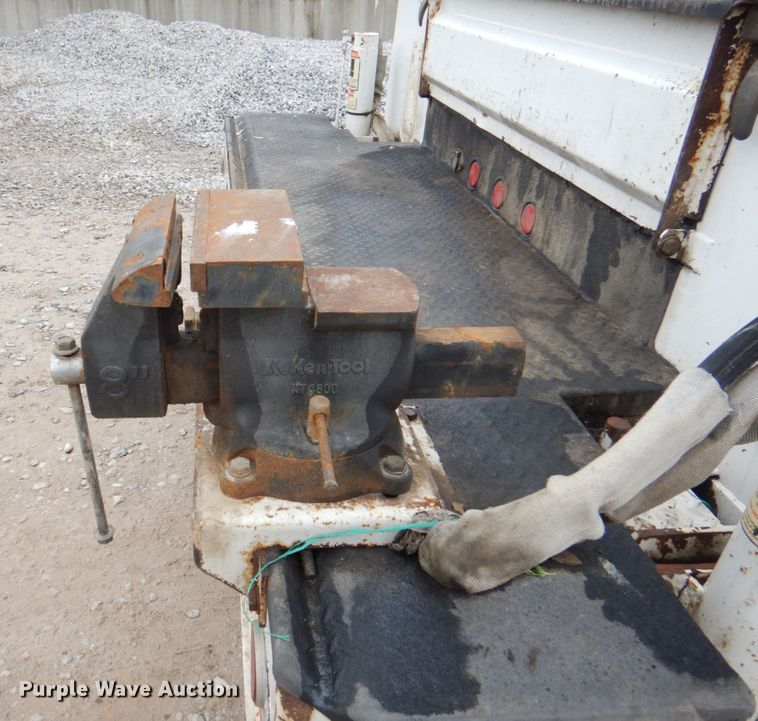 image for item JY9958 2005 GMC C5500  utility / service truck