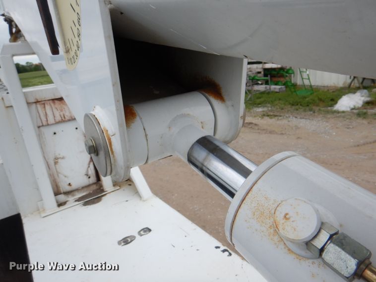 image for item JY9958 2005 GMC C5500  utility / service truck