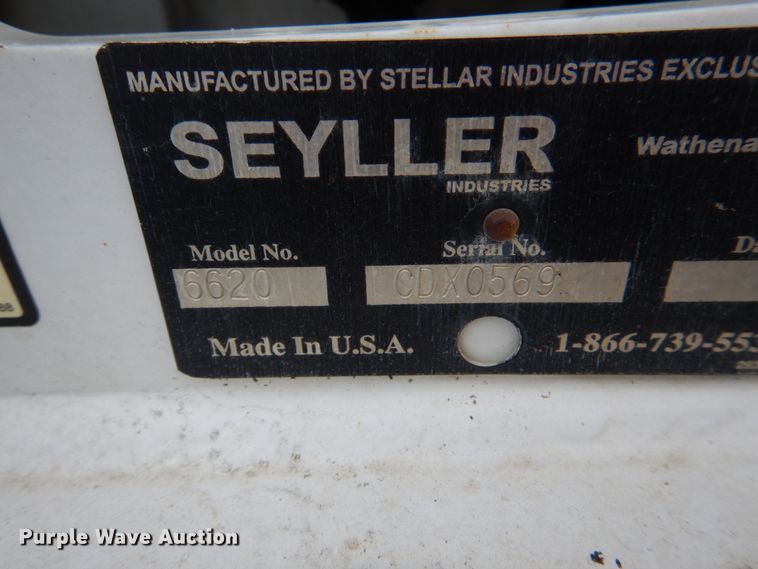 image for item JY9958 2005 GMC C5500  utility / service truck