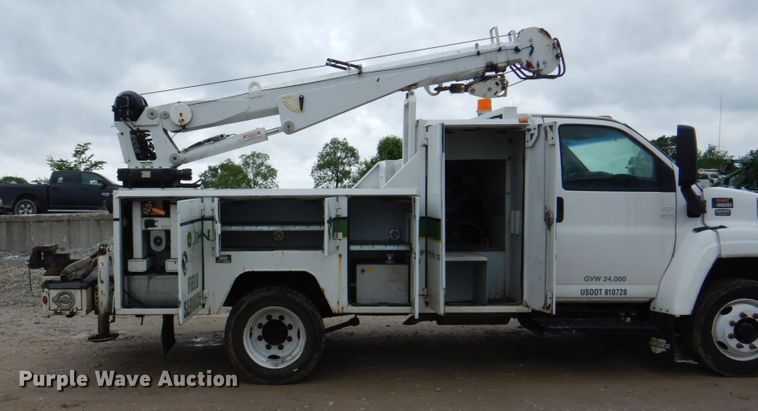 image for item JY9958 2005 GMC C5500  utility / service truck