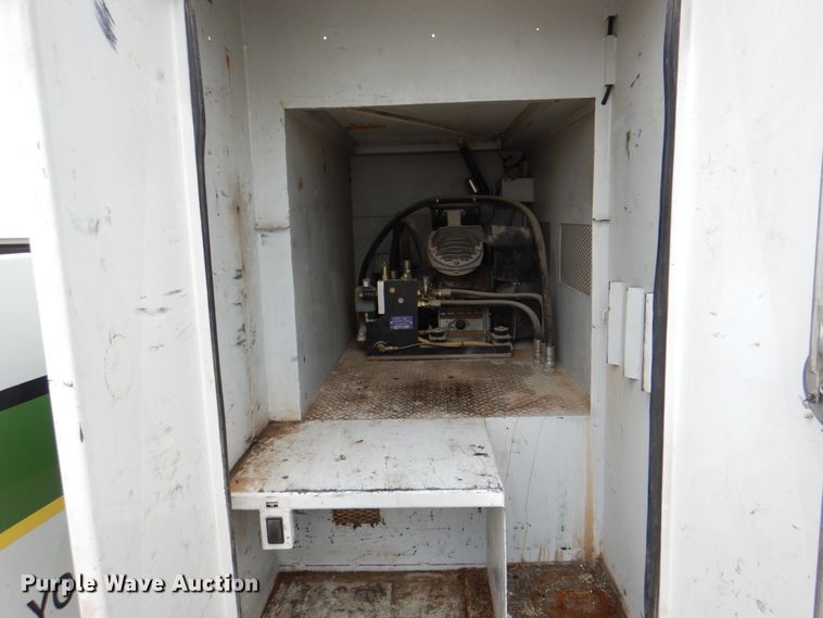 image for item JY9958 2005 GMC C5500  utility / service truck